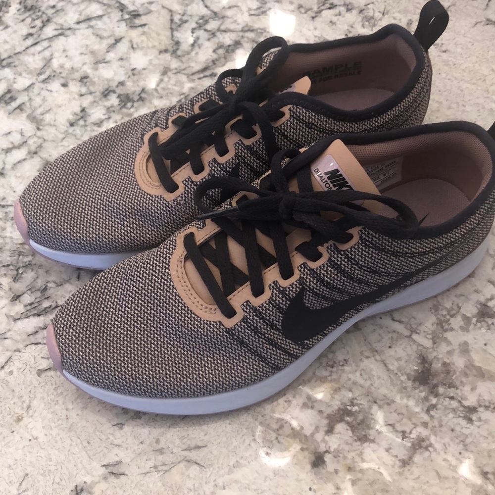 NIKE Dualtone Racer